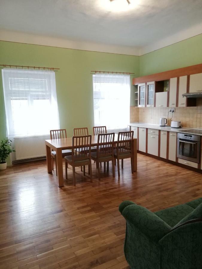 Apartmány pod Divadlem Znojmo Esterno foto